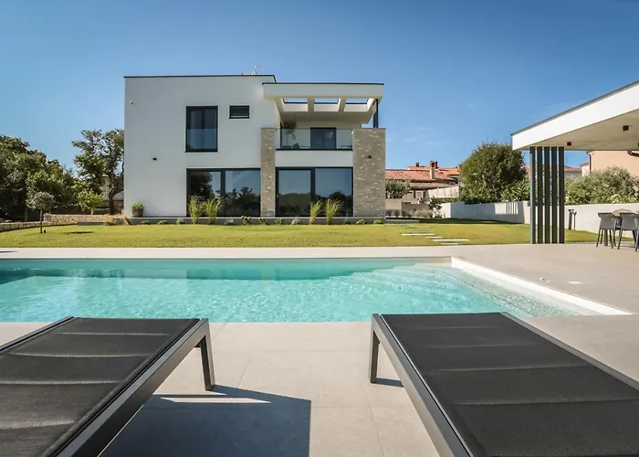 Mia Stella 로비니